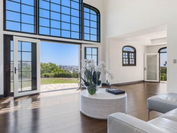1036 El Medio Avenue, Pacific Palisades, CA 90272