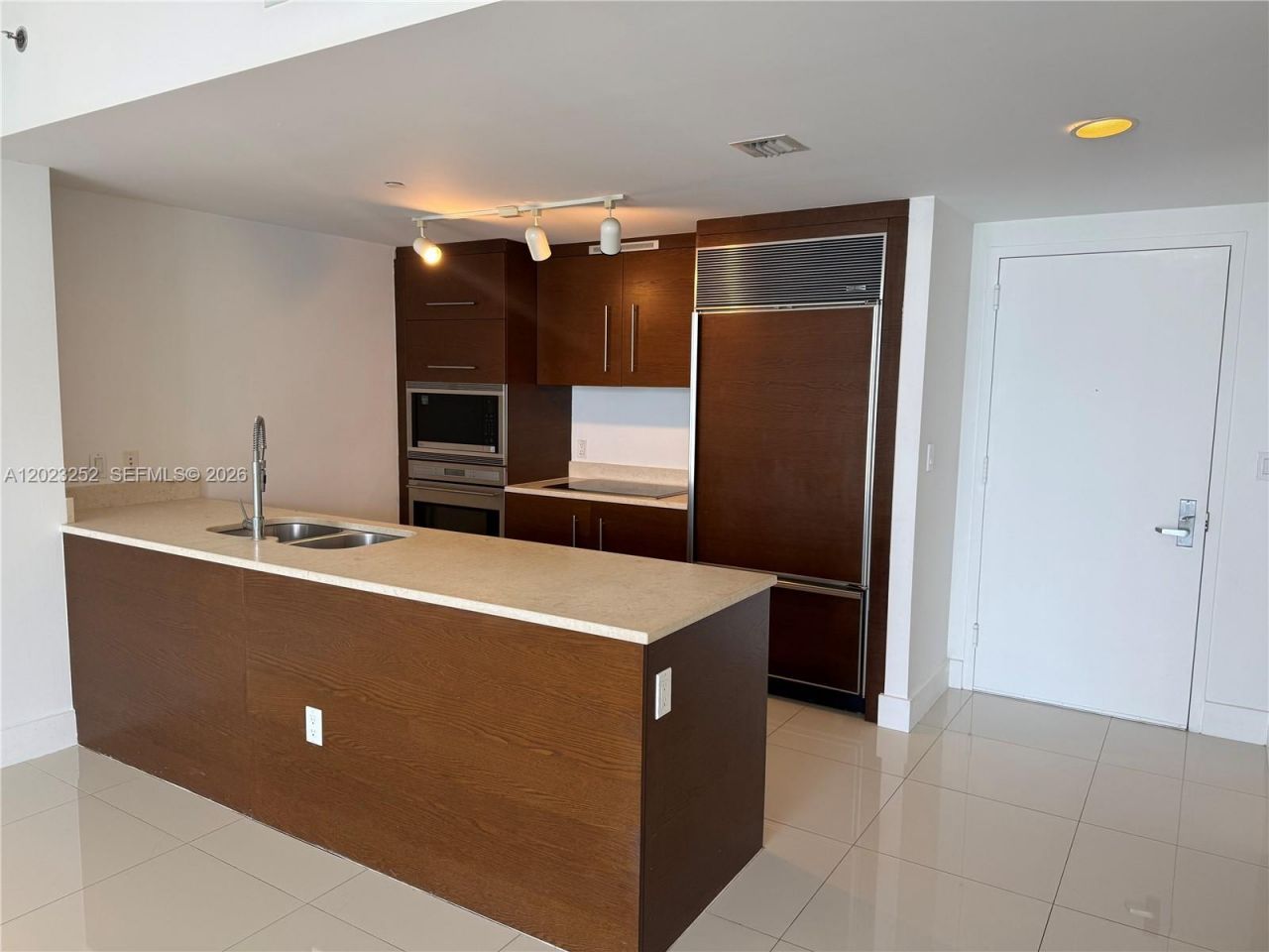 465 Brickell Ave , Unit 3906, Miami, FL 33131 Photo