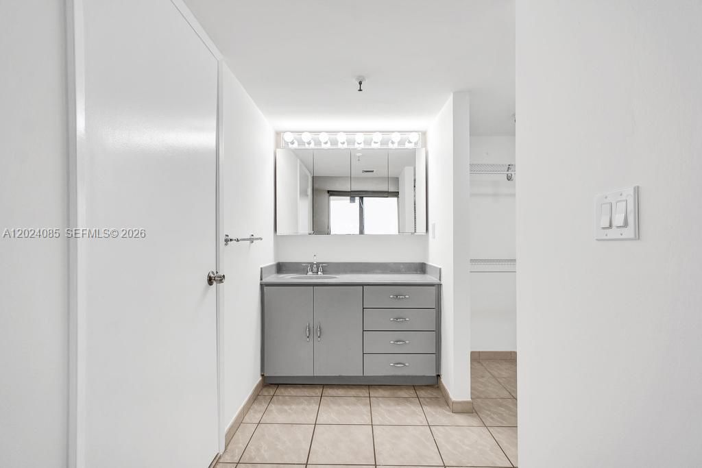 1623 Collins Ave, Unit 512, Miami Beach, FL 33139 Photo