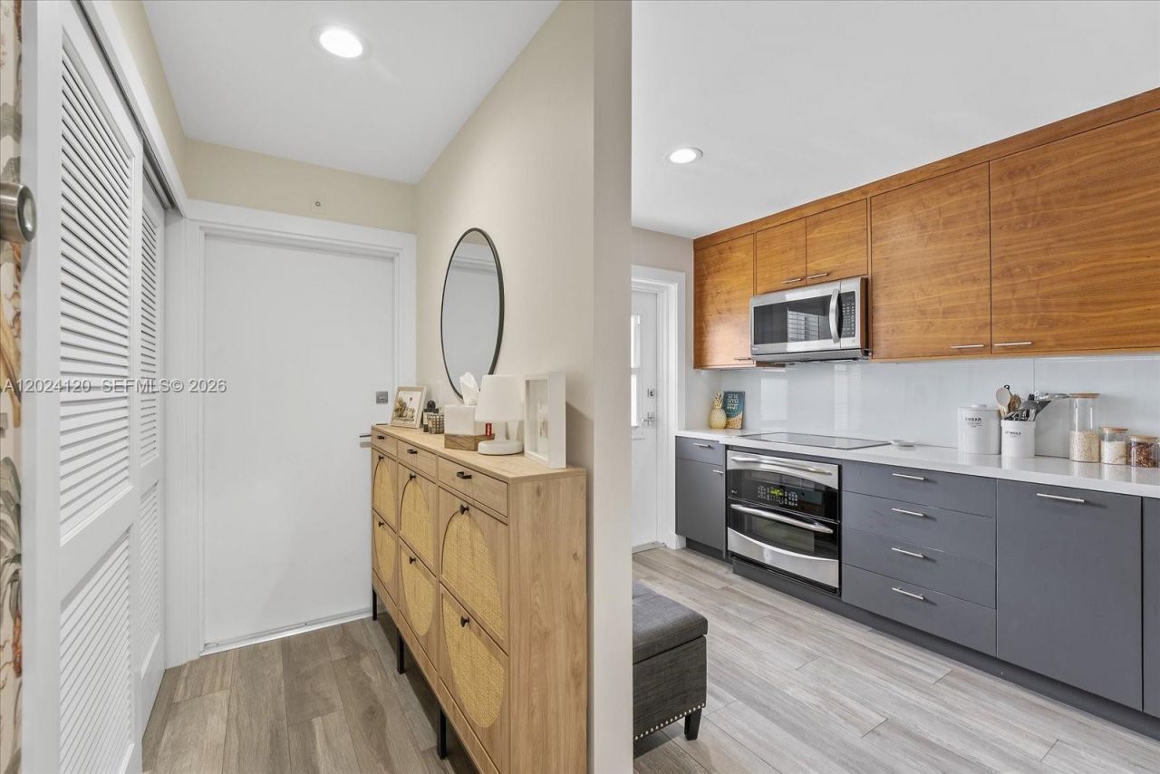 300 Galen Dr , Unit 306, Key Biscayne, FL 33149 Photo