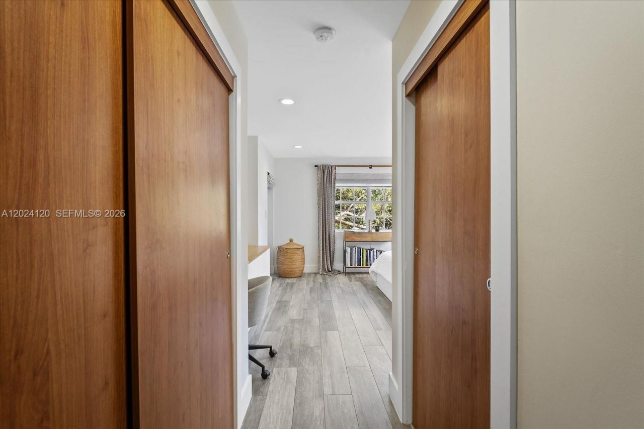 300 Galen Dr , Unit 306, Key Biscayne, FL 33149 Photo