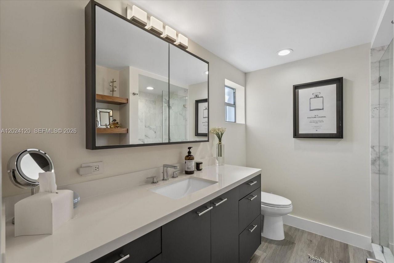 300 Galen Dr , Unit 306, Key Biscayne, FL 33149 Photo