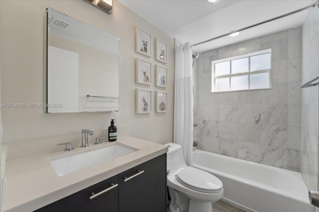 300 Galen Dr , Unit 306, Key Biscayne, FL 33149 Photo