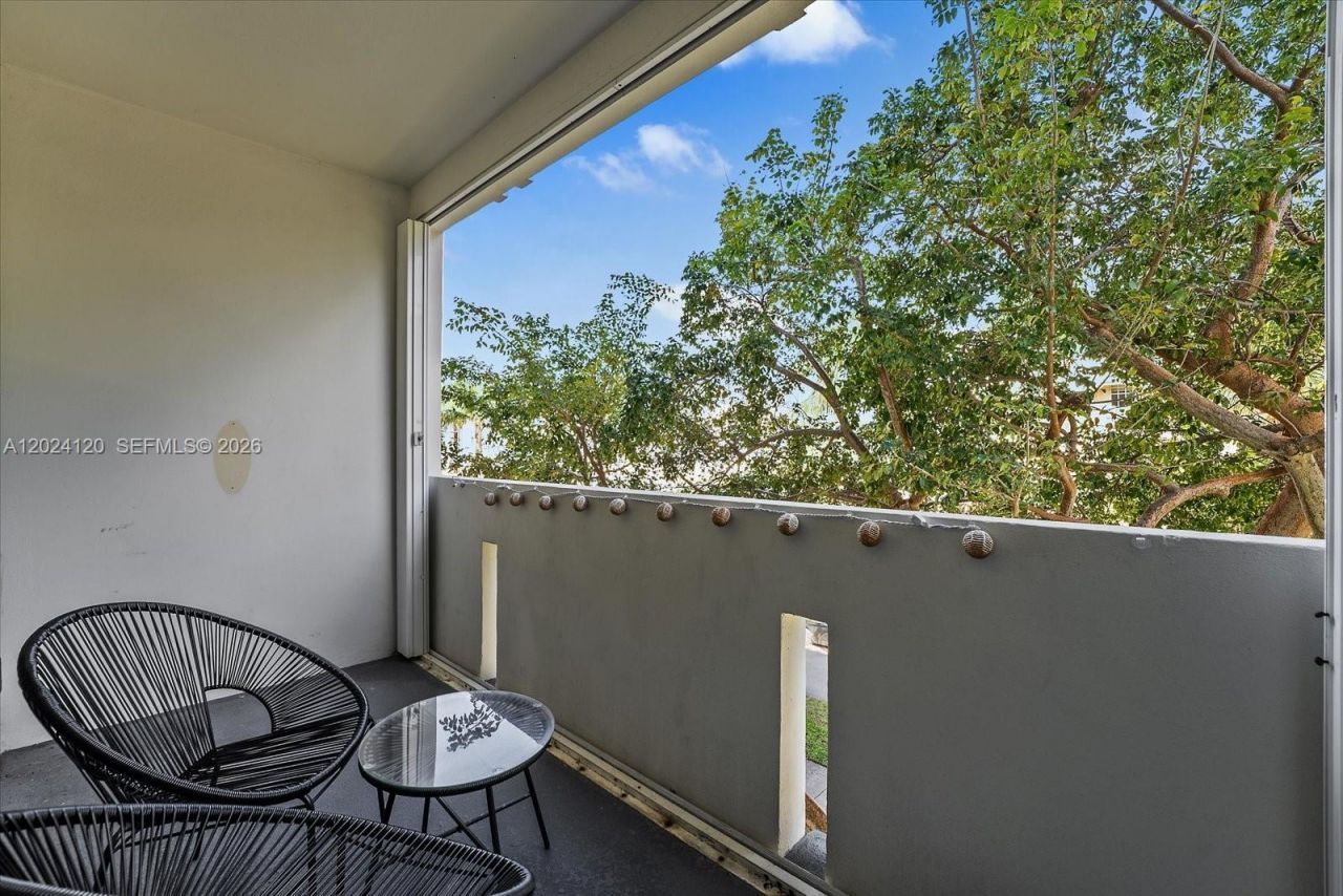 300 Galen Dr , Unit 306, Key Biscayne, FL 33149 Photo
