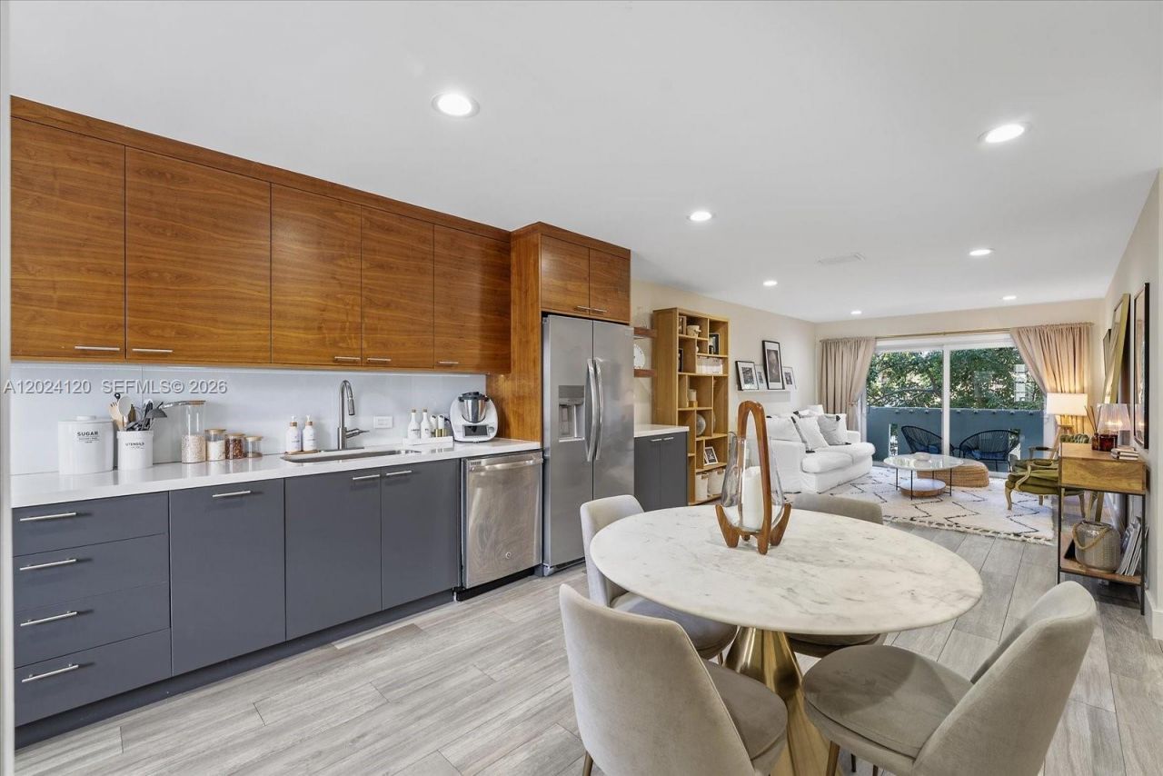 300 Galen Dr , Unit 306, Key Biscayne, FL 33149 Photo