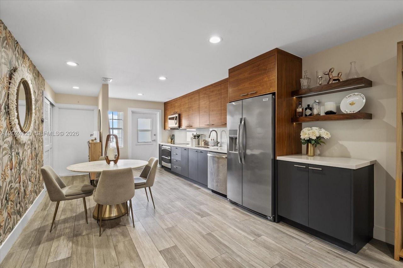 300 Galen Dr , Unit 306, Key Biscayne, FL 33149 Photo