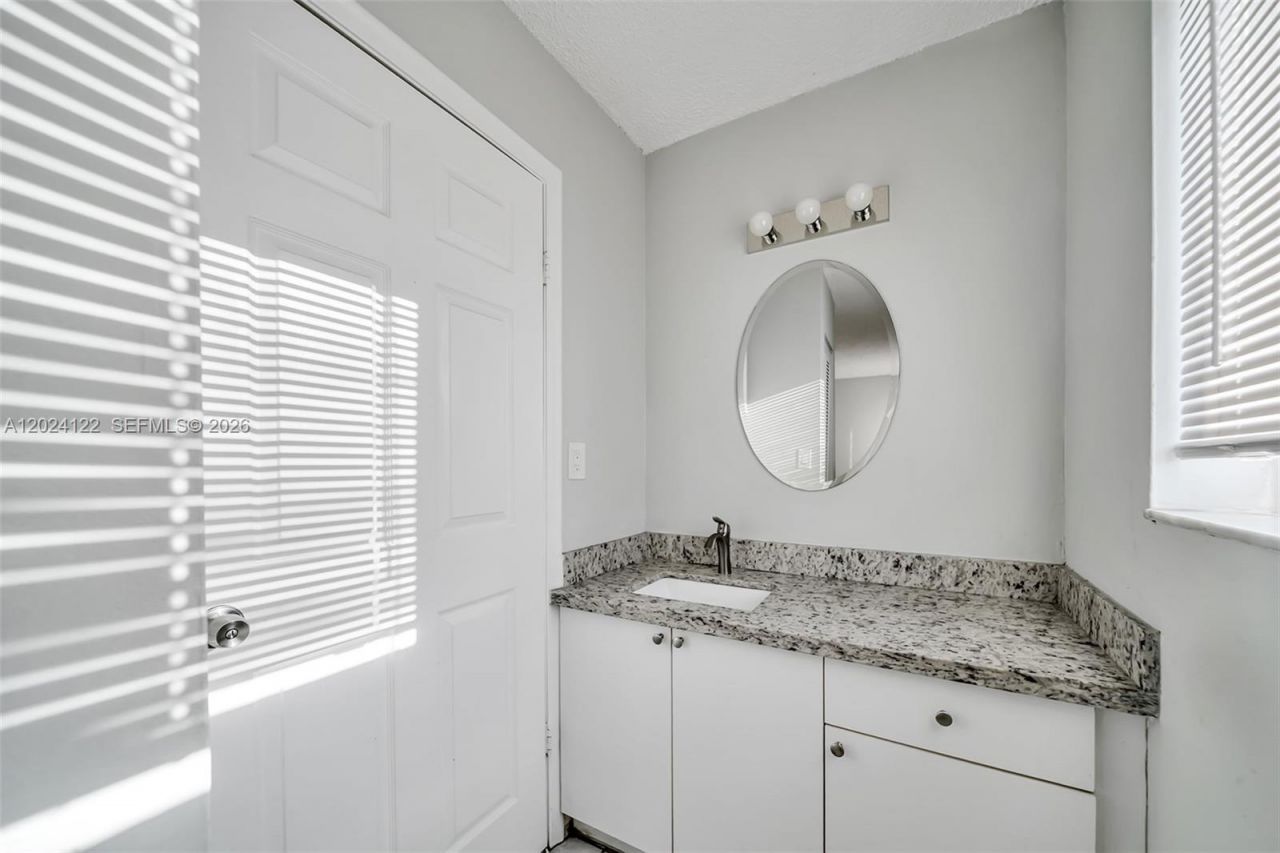 2011 Bay Dr, Unit 12, Miami Beach, FL 33141 Photo