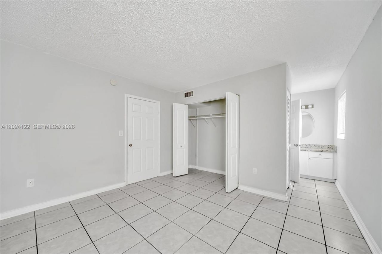 2011 Bay Dr, Unit 12, Miami Beach, FL 33141 Photo