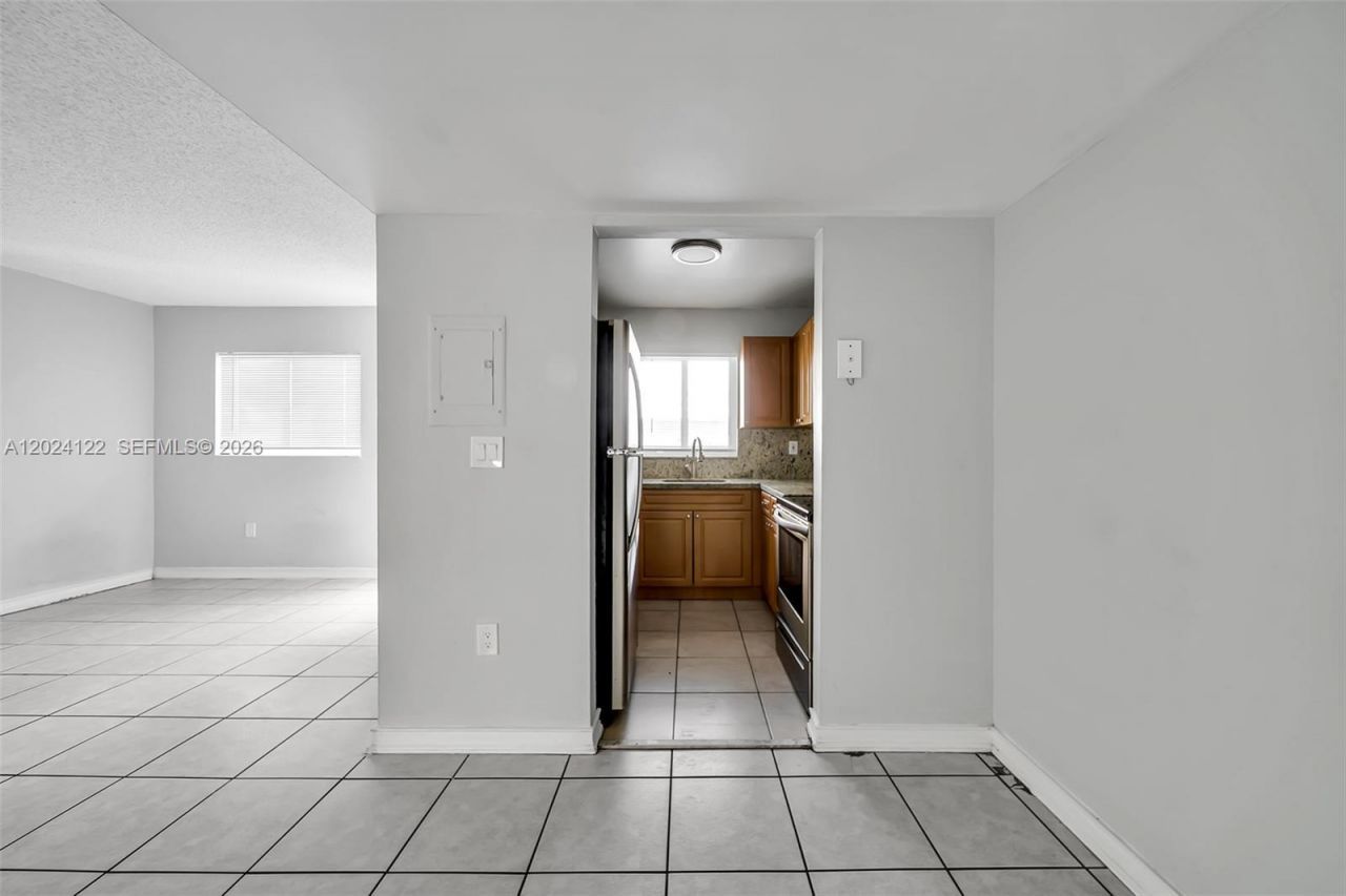 2011 Bay Dr, Unit 12, Miami Beach, FL 33141 Photo