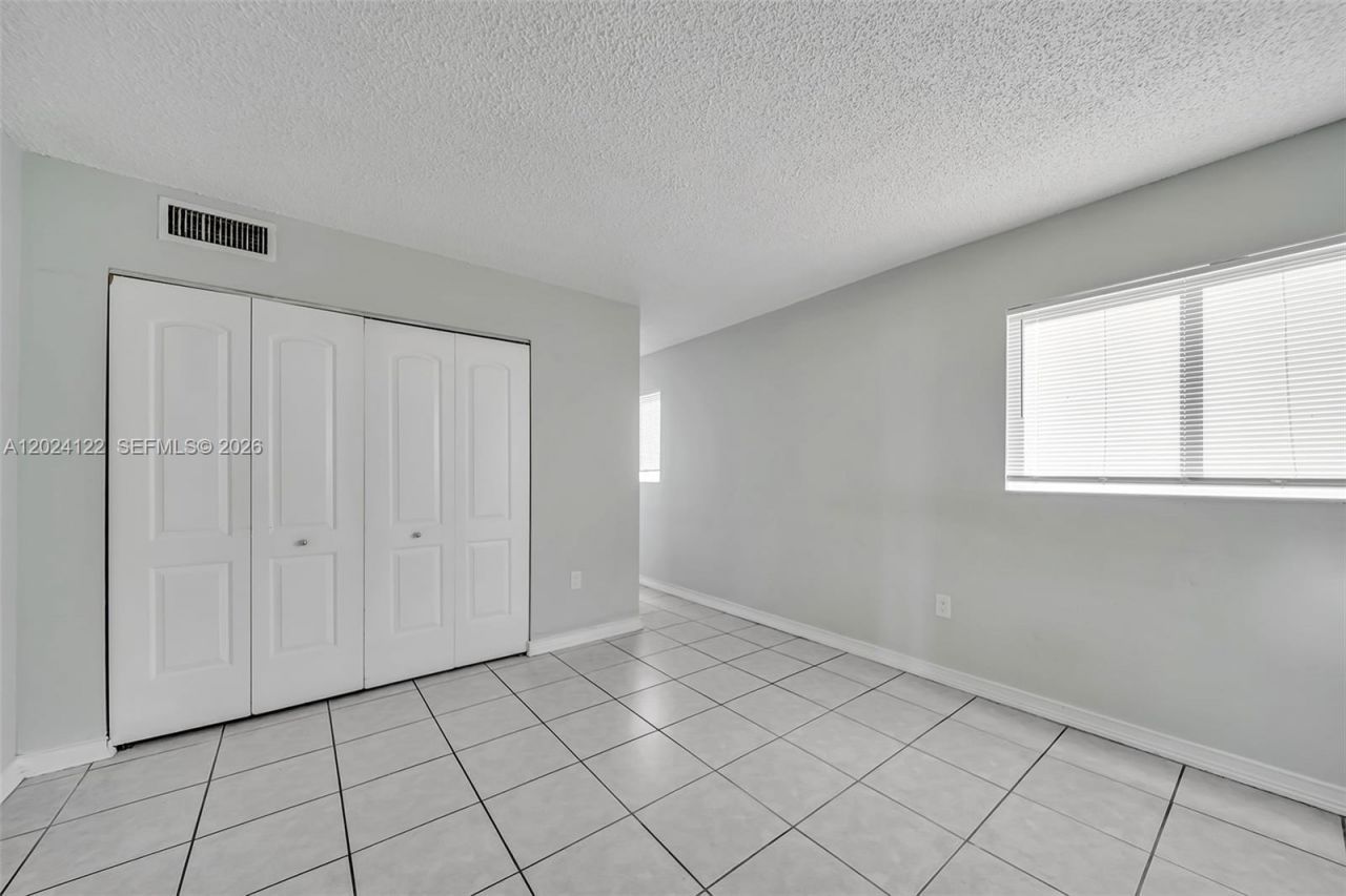 2011 Bay Dr, Unit 12, Miami Beach, FL 33141 Photo