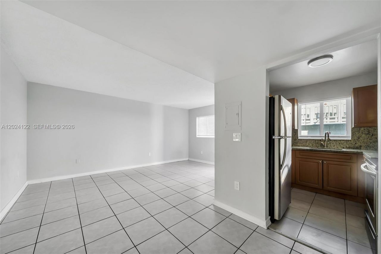 2011 Bay Dr, Unit 12, Miami Beach, FL 33141 Photo