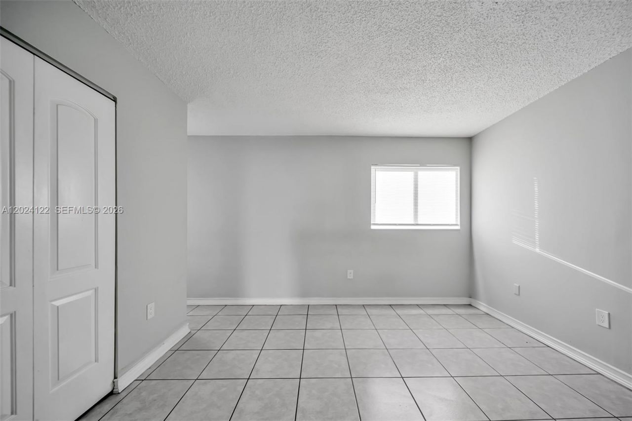 2011 Bay Dr, Unit 12, Miami Beach, FL 33141 Photo