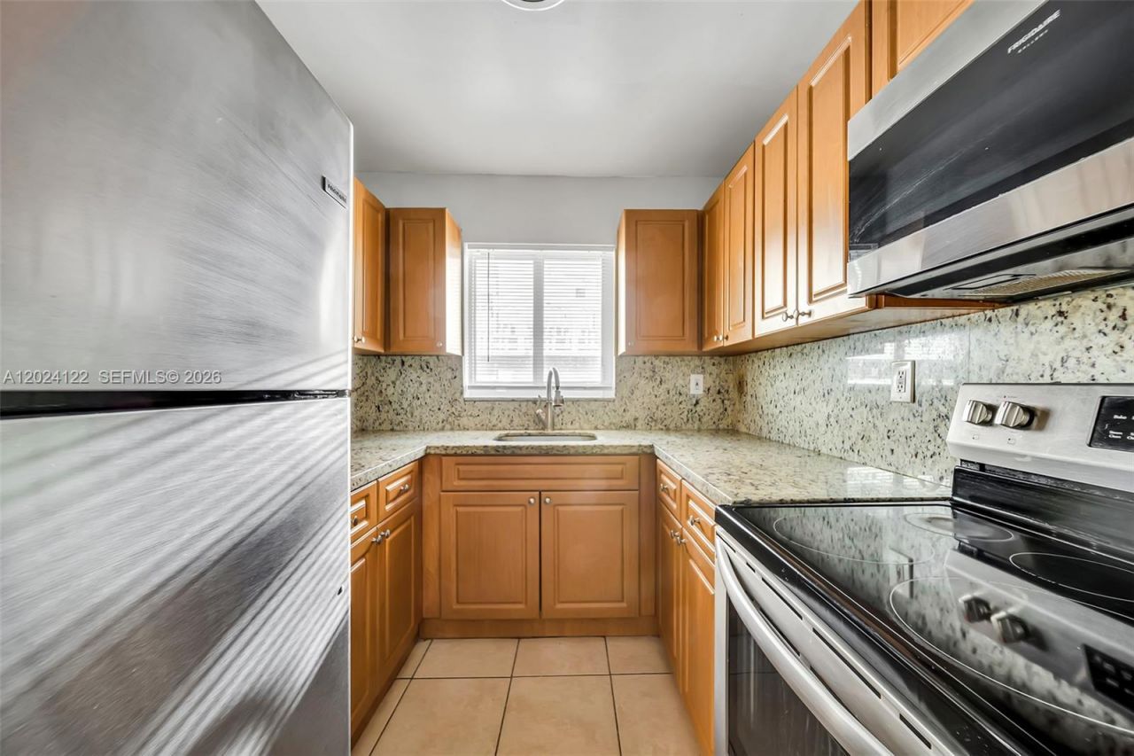 2011 Bay Dr, Unit 12, Miami Beach, FL 33141 Photo