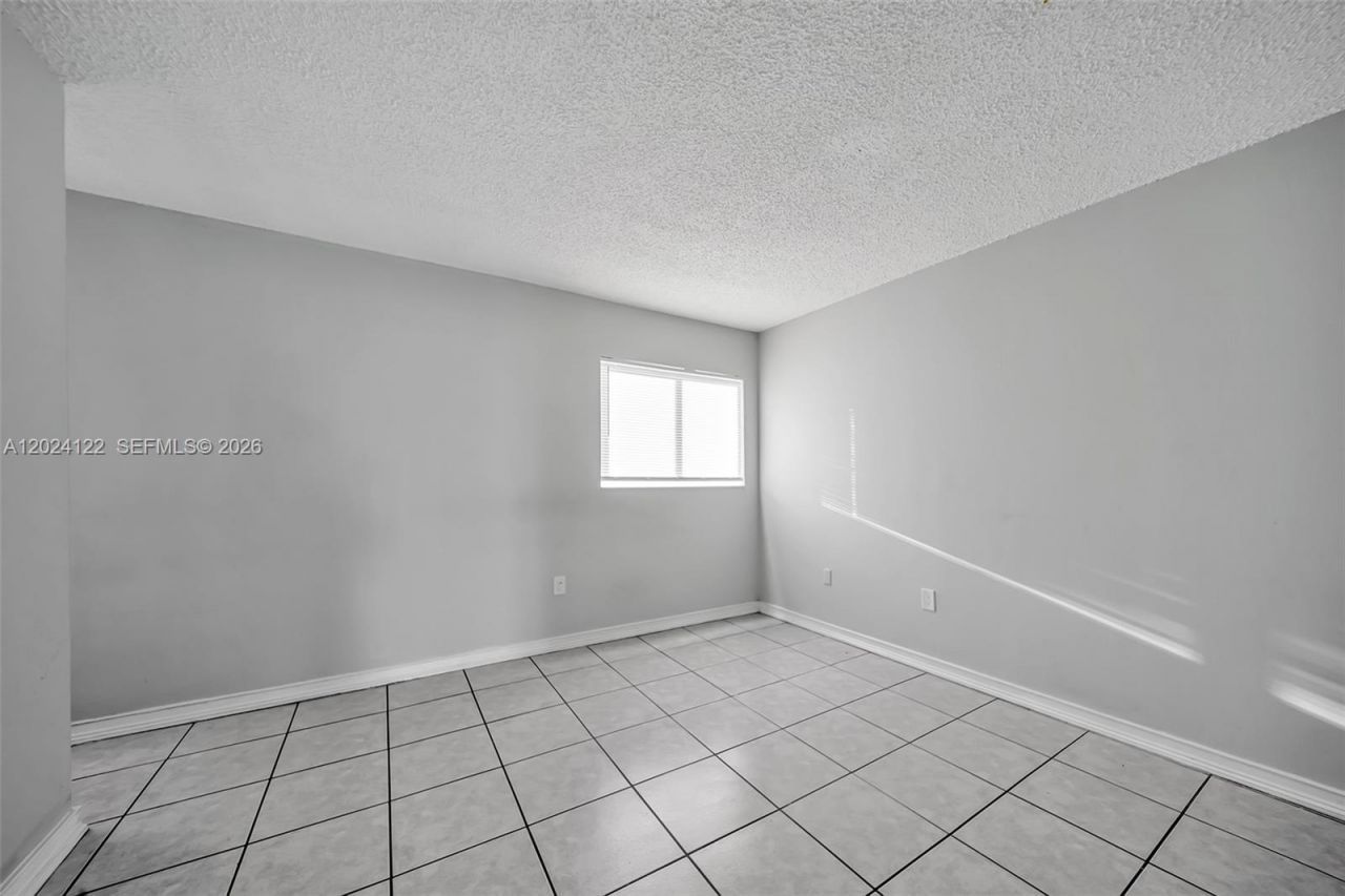 2011 Bay Dr, Unit 12, Miami Beach, FL 33141 Photo