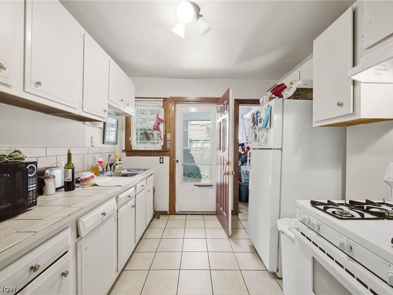 2834 Ludlow Road , Cleveland, OH 44120 Photo 8