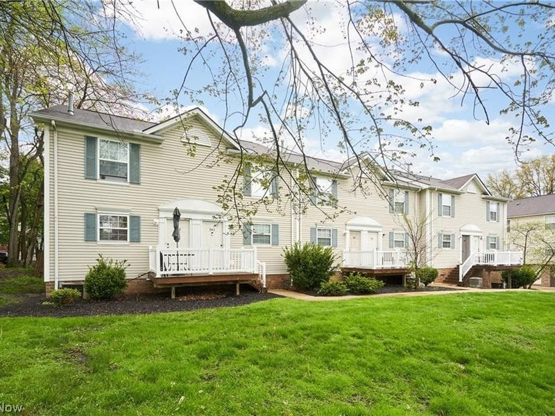939 Magnolia Avenue, Cuyahoga Falls, OH 44221 Photo 2