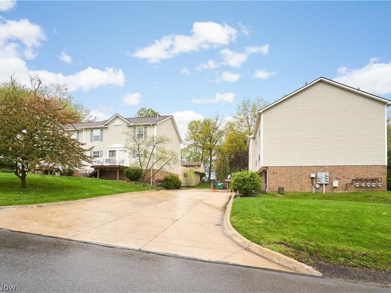 939 Magnolia Avenue, Cuyahoga Falls, OH 44221 Photo 3
