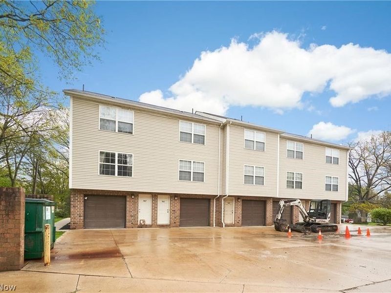 939 Magnolia Avenue, Cuyahoga Falls, OH 44221 Photo 5