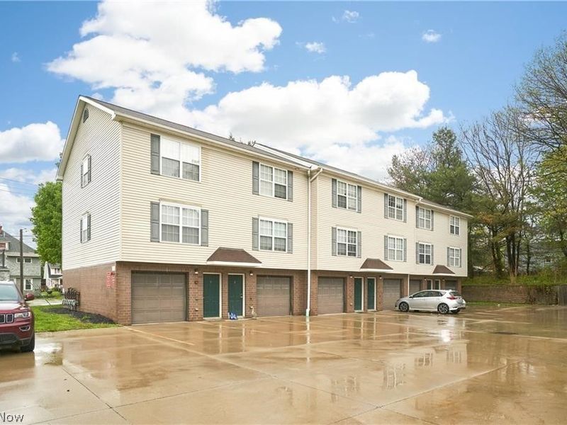 2067 Newberry Street, Cuyahoga Falls, OH 44221 Photo 2