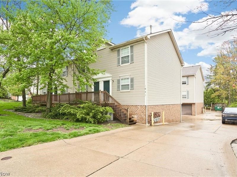 1041 Clyde Avenue , Cuyahoga Falls, OH 44221 Photo 2