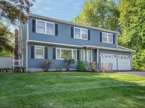 138 Malinda Dr, Abington, MA 02351