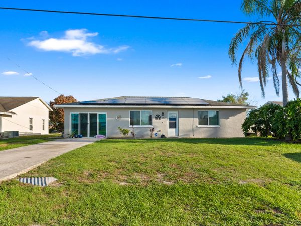386 SE Oakridge Drive, Port St. Lucie, FL 34984
