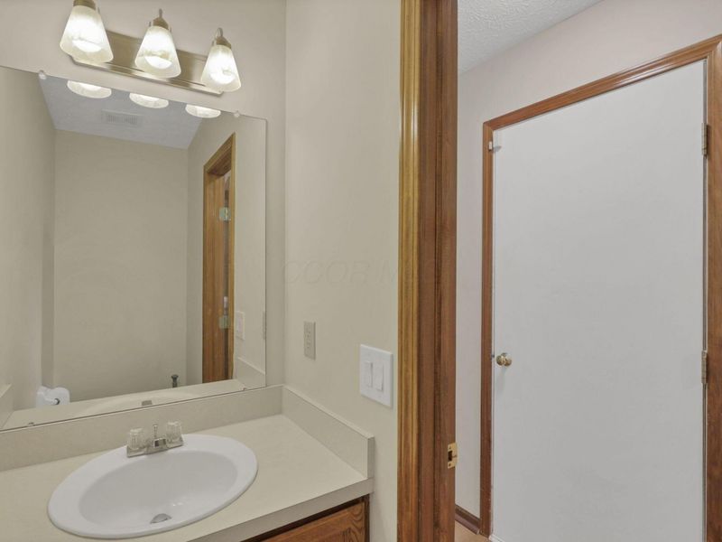 8433 Lucerne Drive , Reynoldsburg, OH 43068 Photo 32
