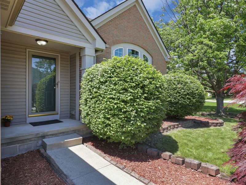 8433 Lucerne Drive , Reynoldsburg, OH 43068 Photo 5