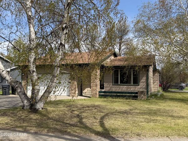 29 WILLOW Court, Grafton, ND 58237