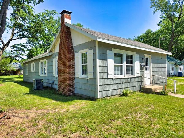 800 E Lafayette Street , Olney, IL 62450