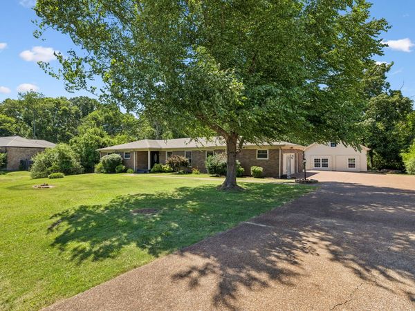 216 Bartonwood Dr, Lebanon, TN 37087