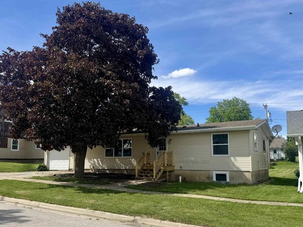 303 E Clay Street, Calmar, IA 52132