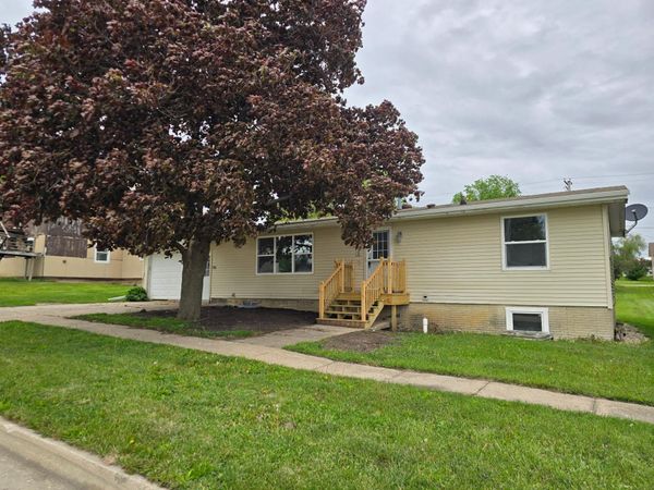 303 E Clay Street, Calmar, IA 52132
