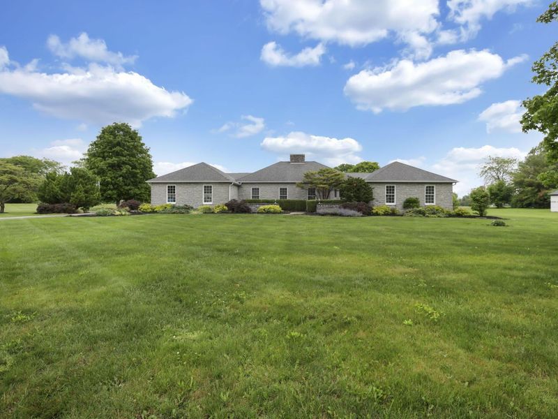 3588 Thornhill Lane, Grove City, OH 43123 Photo 2