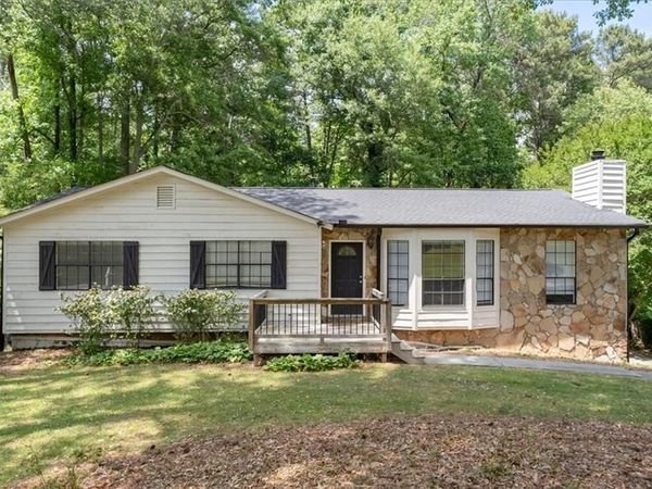 3189 Aspen Circle , Snellville, GA 30078