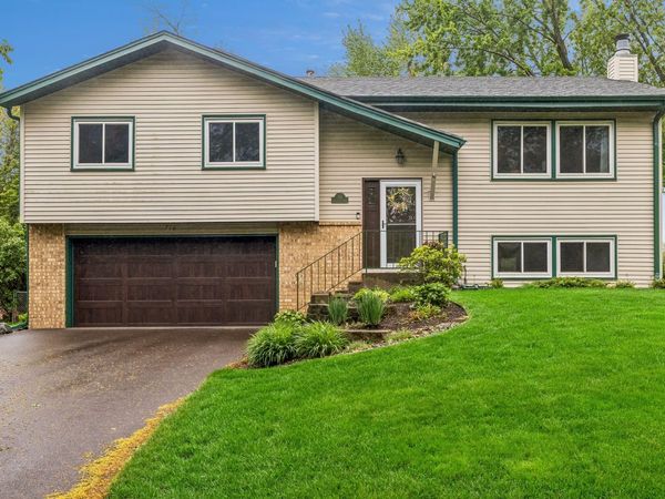 710 Clearbrook Lane, Vadnais Heights, MN 55127