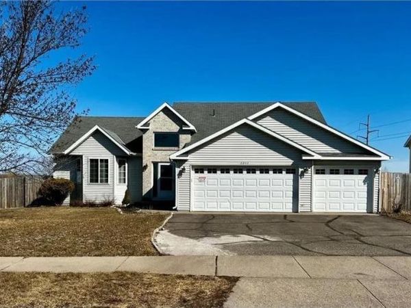 1211 Hillside Road, Sauk Rapids, MN 56379