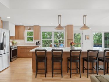 9137 Forest Hills Circle, Bloomington, MN 55437