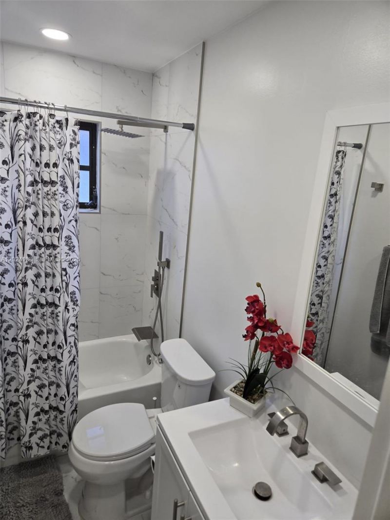 4250 W 10th Ave, Hialeah, FL 33012 Photo