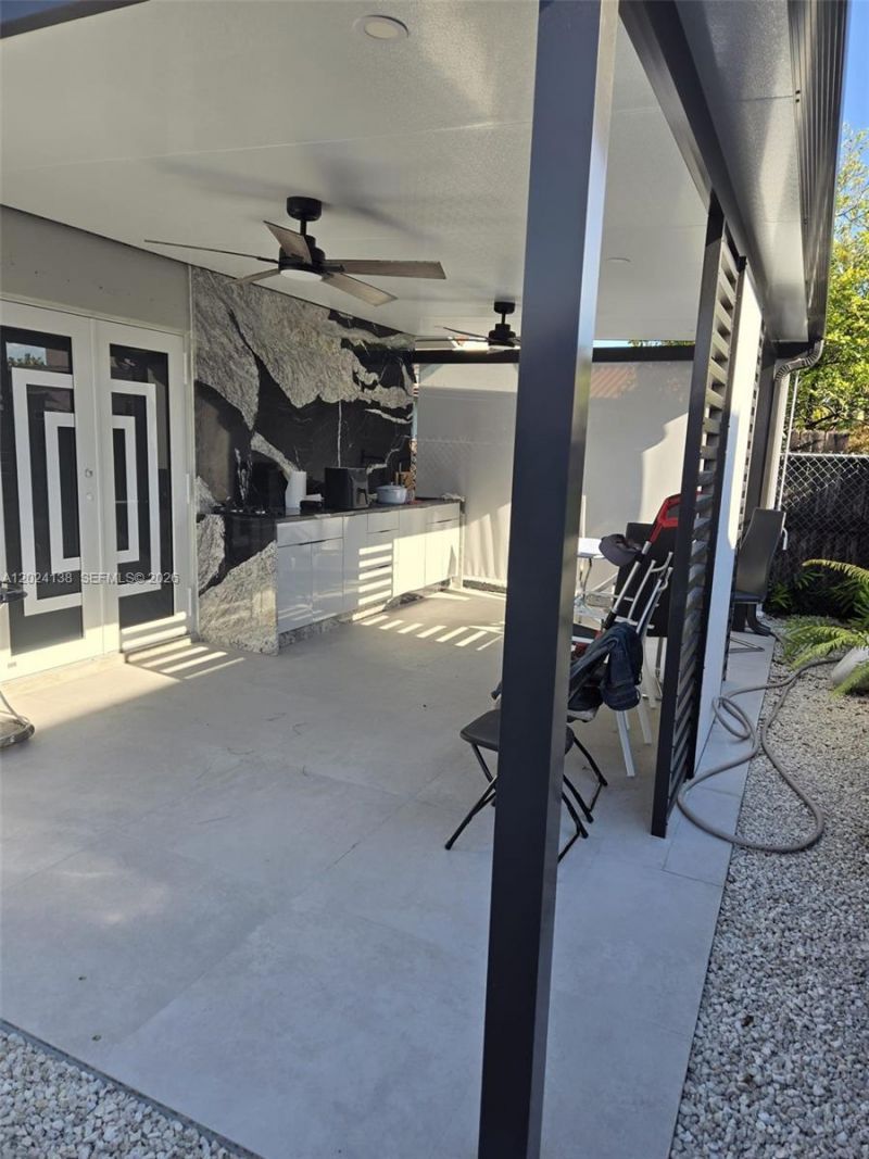 4250 W 10th Ave, Hialeah, FL 33012 Photo