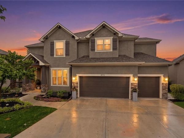 10715 S Appleridge Lane, Olathe, KS 66061