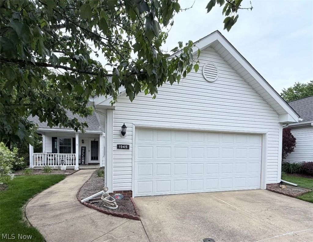 1945 Deerhaven Ln, Broadview Heights, OH 44147 Main Photo
