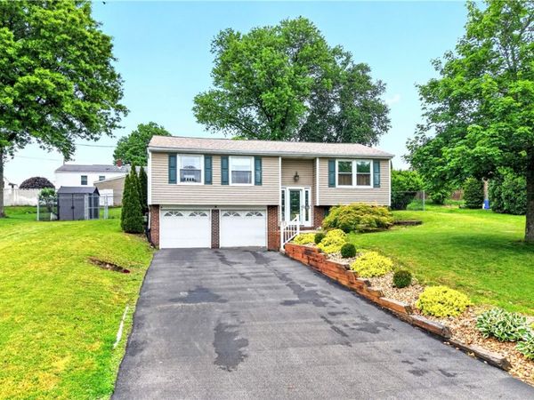 215 Princeton Dr, Aliquippa, PA 15001