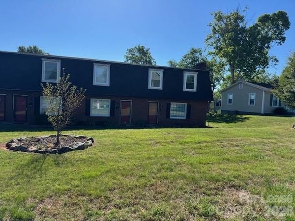1334 12th Street NE, Hickory, NC 28601