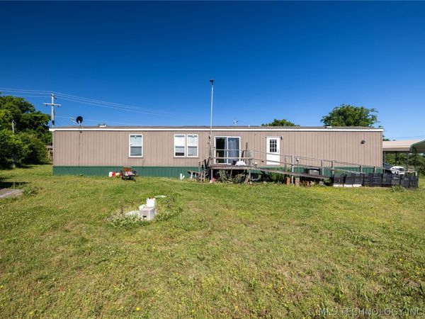 320 E 10th Street , Okemah, OK 74859