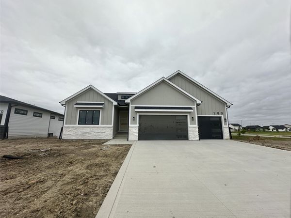 280 NW Copperleaf Court, Waukee, IA 50263