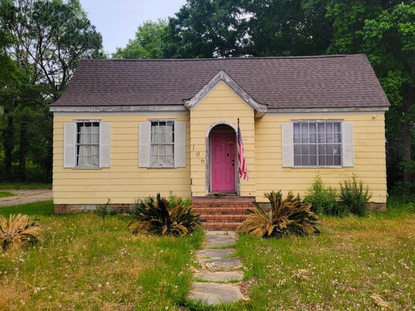 106 Martin Luther King Dr., Columbia, MS 39429