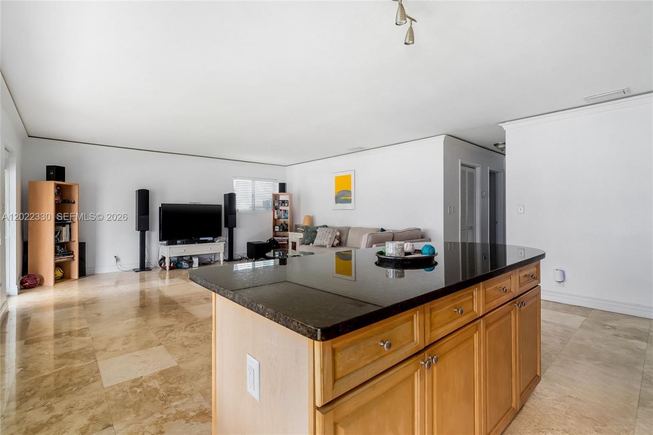 2881 NE 32nd St, Unit 111, Fort Lauderdale, FL 33306 Photo