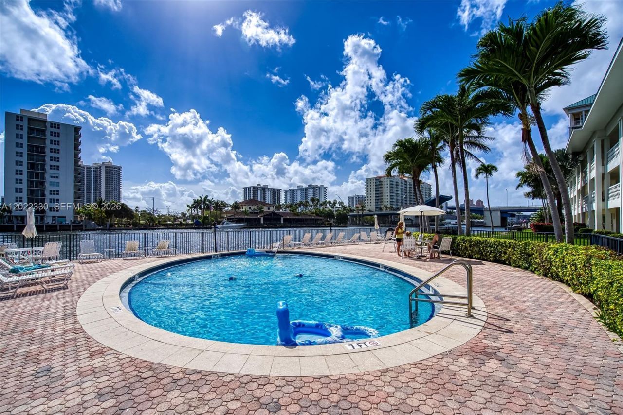 2881 NE 32nd St, Unit 111, Fort Lauderdale, FL 33306 Photo