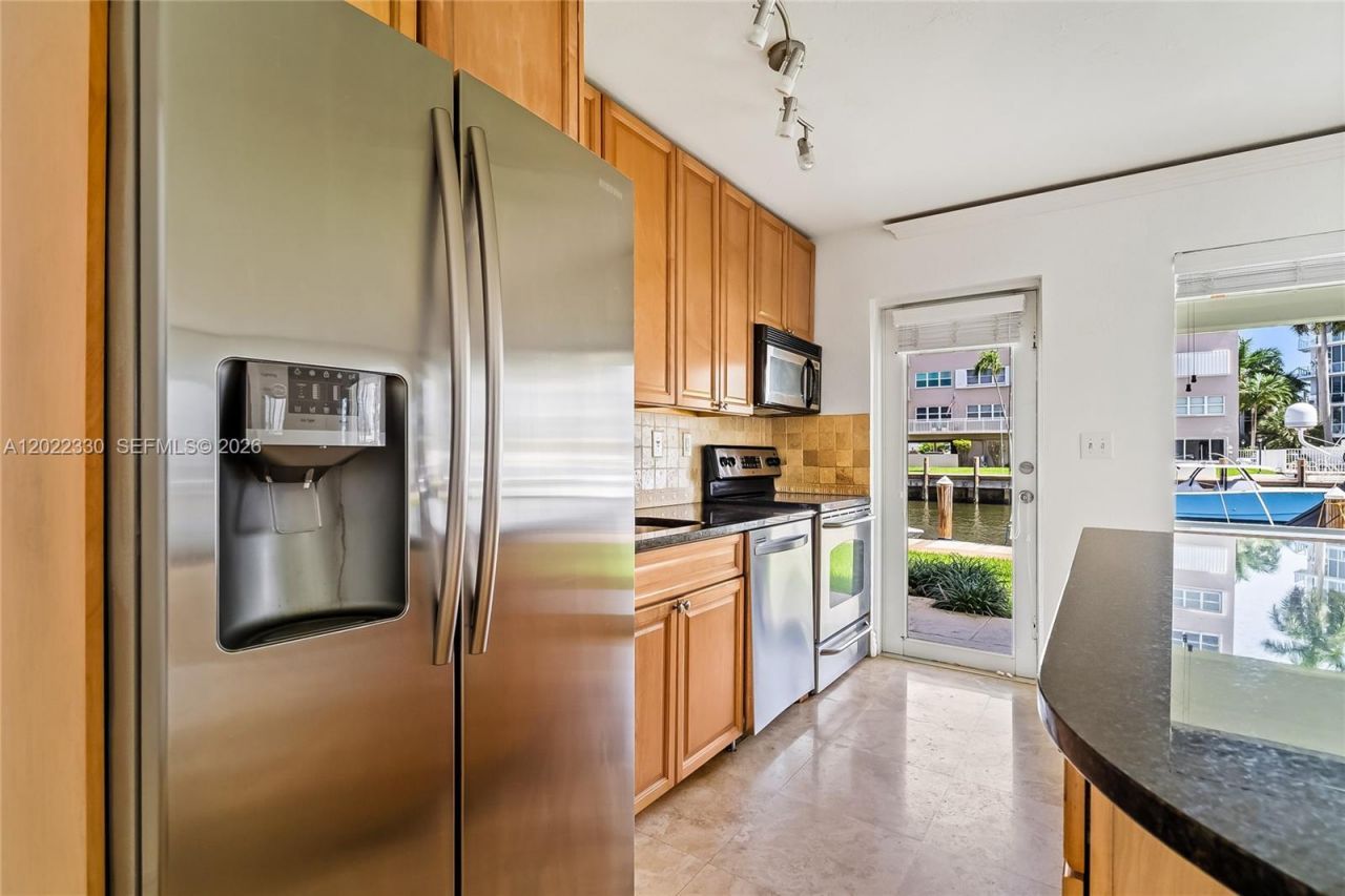 2881 NE 32nd St, Unit 111, Fort Lauderdale, FL 33306 Photo